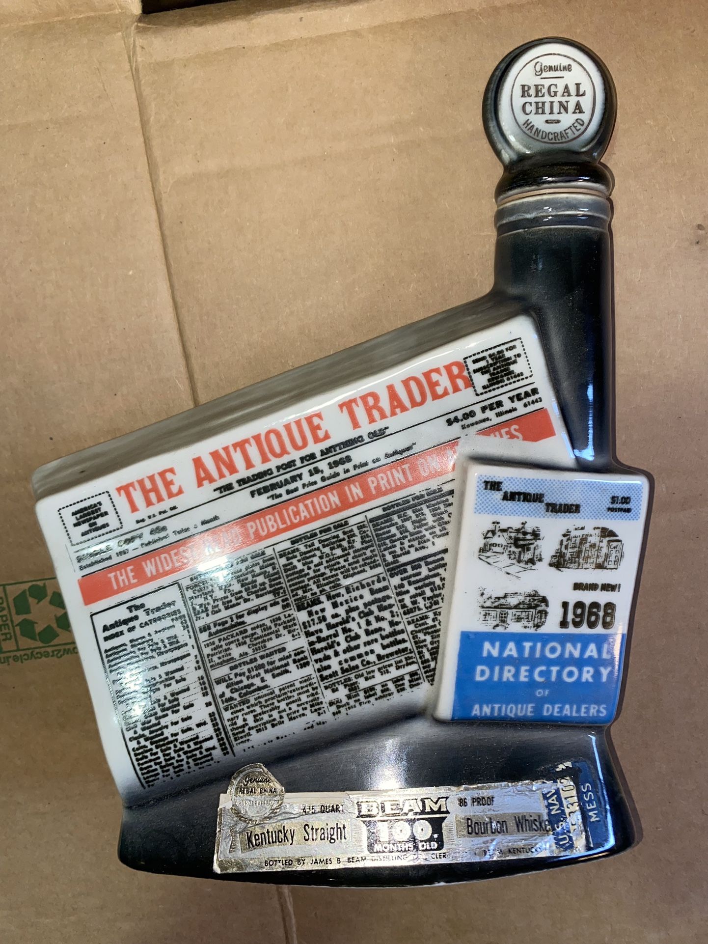 VTG. JIM BEAM WHISKEY 1968 THE ANTIQUE TRADER ILLINOIS PORCELAIN DECANTER