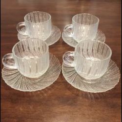 Excellent Condition 8 Pieces Vintage Coffee Mugs And Saucers Set, 4 Of Each