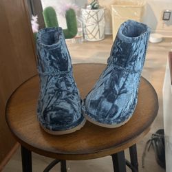 Uggs Size 2