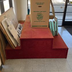 2 Display Stands/bench