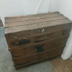 Chest , Vintage/ Trunk