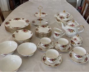 Royal Albert Old Country Roses Fine Bone China Dinner & Tea Set – Complete Family Collection
