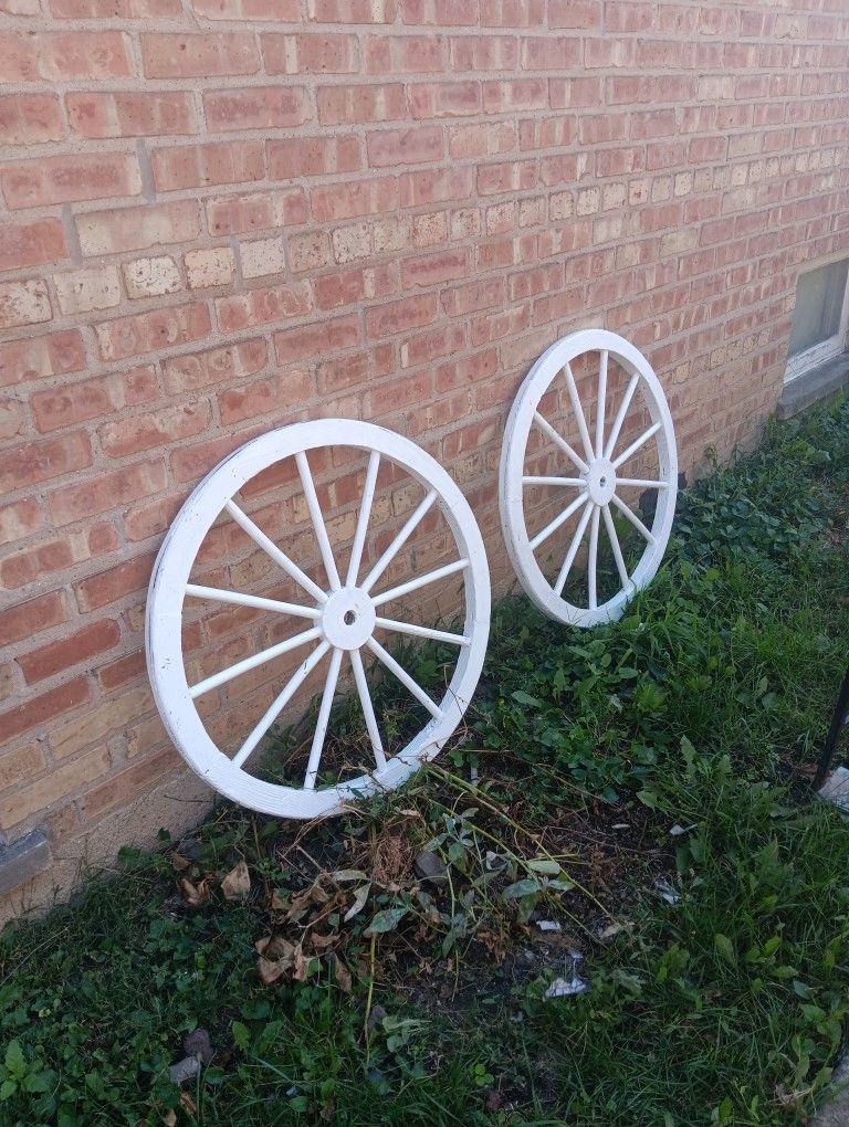 31" Wooden Wheels Outdoor Garden Decor