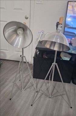 SET OF ALUMINUM PHOTO LIGHTS