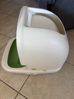 Purina Tidy Cats Breeze Covered Cat Litter Box