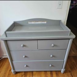 Simmons Kids

Belmont 4 Drawer Dresser with Changing Top