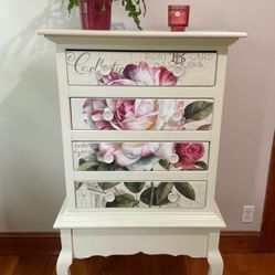 Vintage Style Chest Of Drawers. 