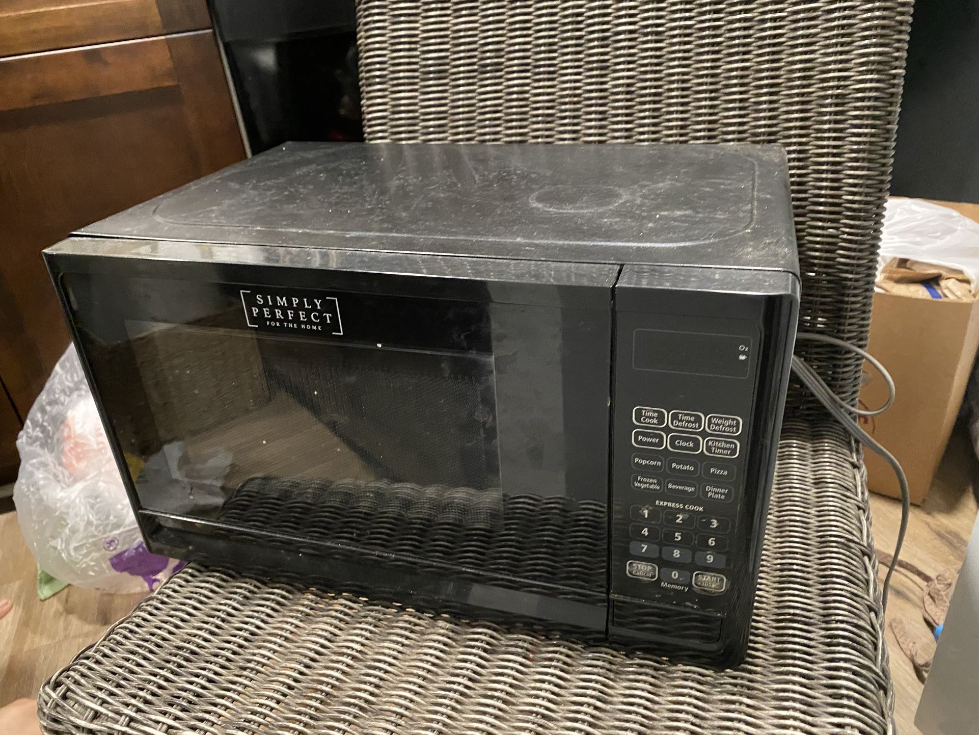 Simply Perfect 0.7 Cu. Ft. Microwave Oven Black