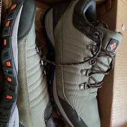 Columbia hiking Shoes 9.5
