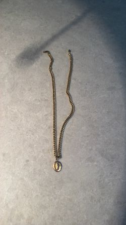 Gold chain with pendant