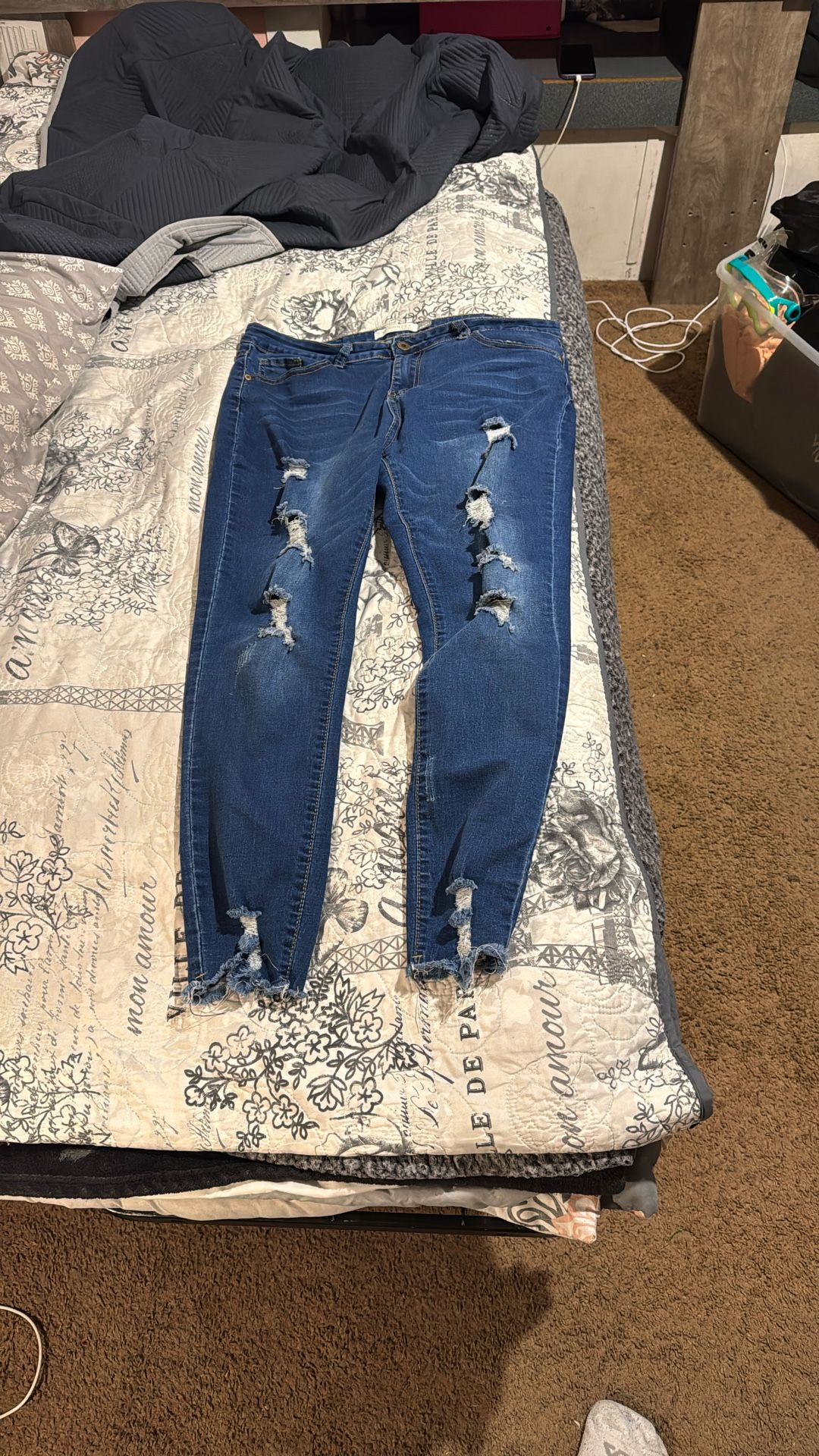 rip skinny jeans