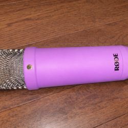 Rode NT1 Signature Series Condenser Microphone with SM6 Shockmount and Pop Filter