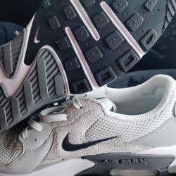 Mens Nike Air Max size 9.5