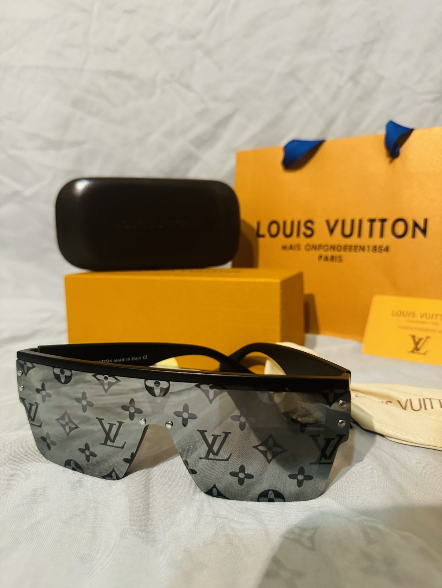 Louis Vuitton Unisex Sunglasses 