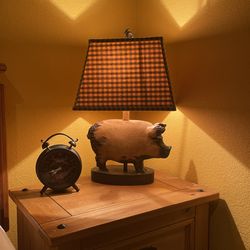 Rodney The pig Lamp-pier 1