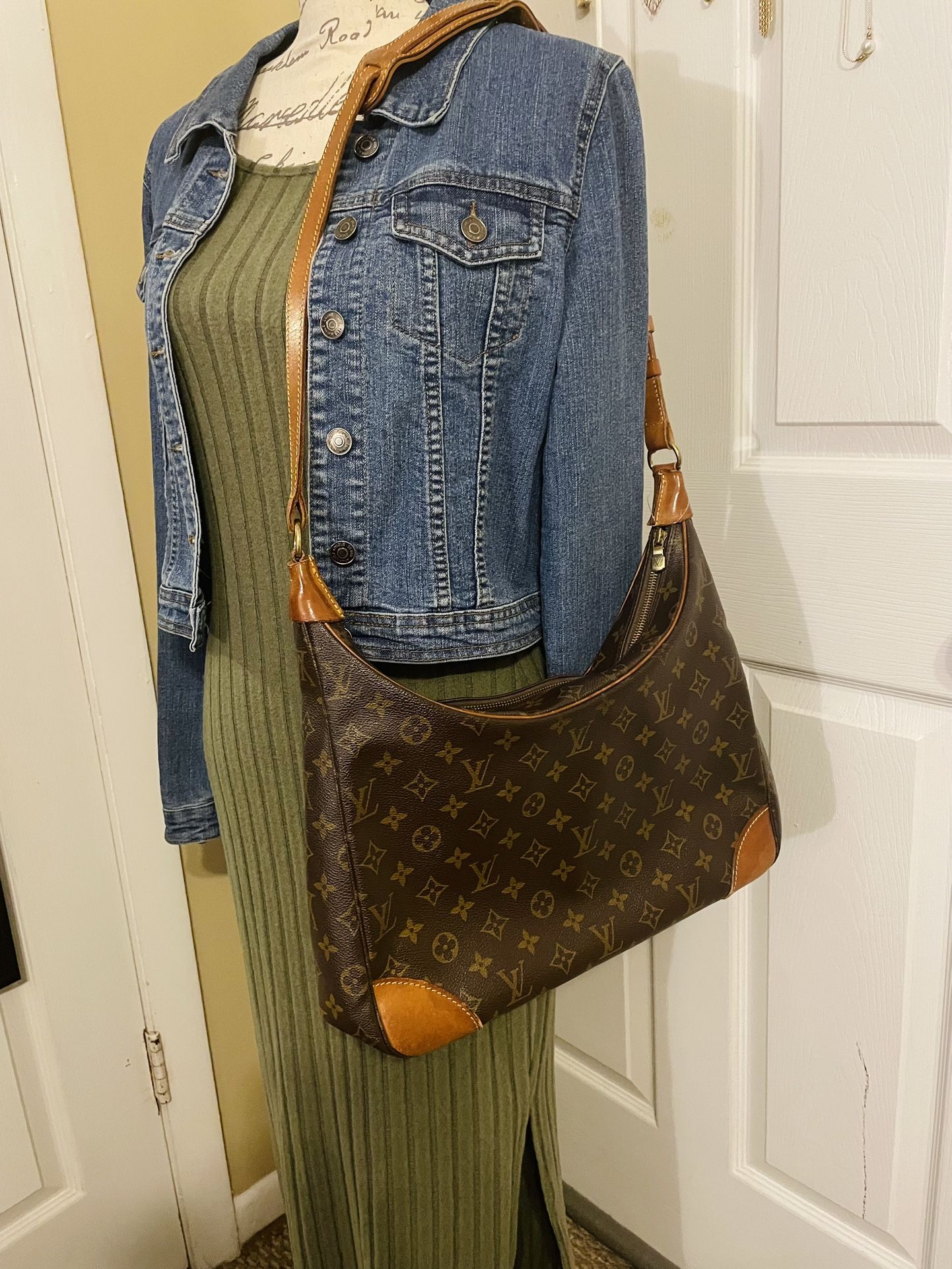 Louis Vuitton Boulogne 36 Shoulder Bag