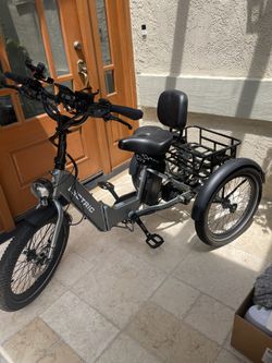 Electric tricycle