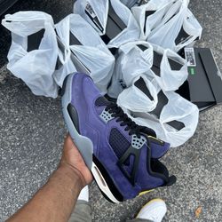 Laker 4s size 9