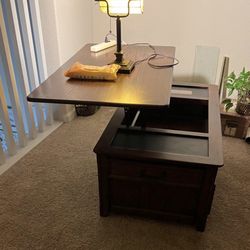 Beautiful In Excellent Condition Coffee Table 