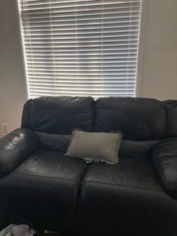 Black Italian leather Sofa & Loveseat Excellent Condition