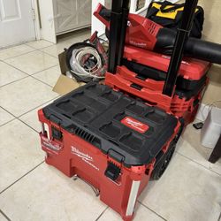Milwaukee Packout Rolling Toolbox 