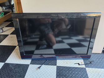 Toshiba 32” LCD HDTV – Stand Included
