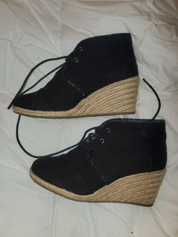 TOMS WEDGES BOOTIES 7.5