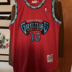 Vancouver Grizzlies Size 44 Large