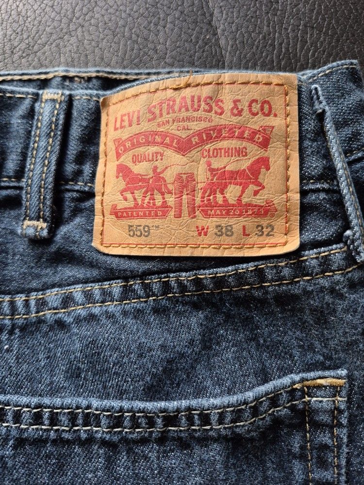 Levi Men's Jeans 559 38x32