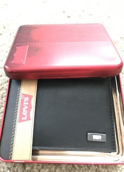 Levi's Men's new and unused wallet