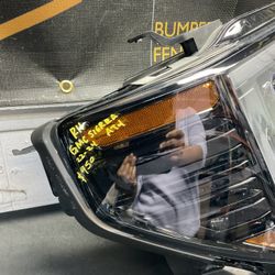 GMC SIERRA 1500 AT4 RH HEADLIGHT 2022-2024 oem