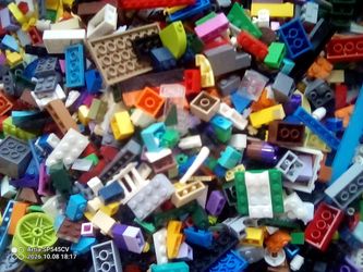5 lb of Lego