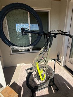 Full suspension Mountain Bike