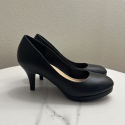 Women’s Black Heels – Size 7.5