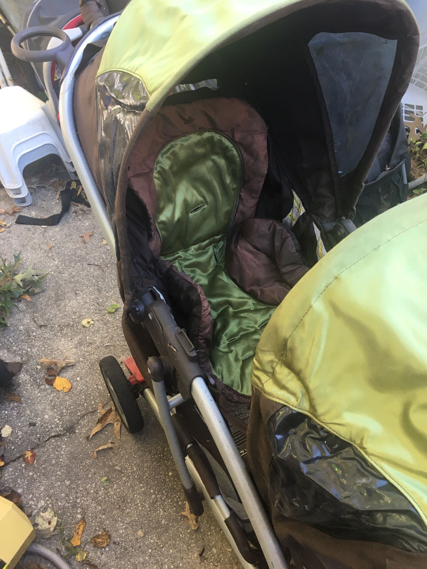 Very nice Graco Double Stroler like new only $75 takes it now firm