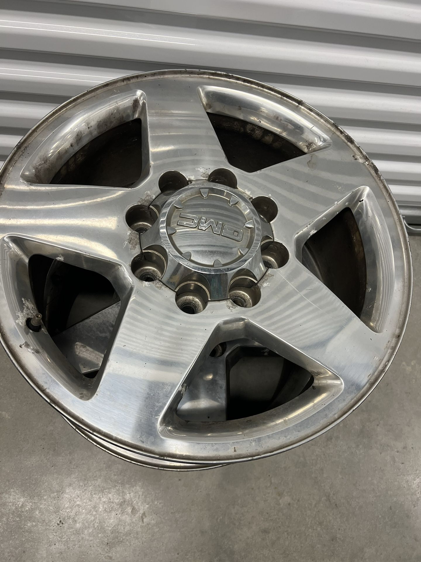 (4) GMC 2500 8 Lug Wheels 