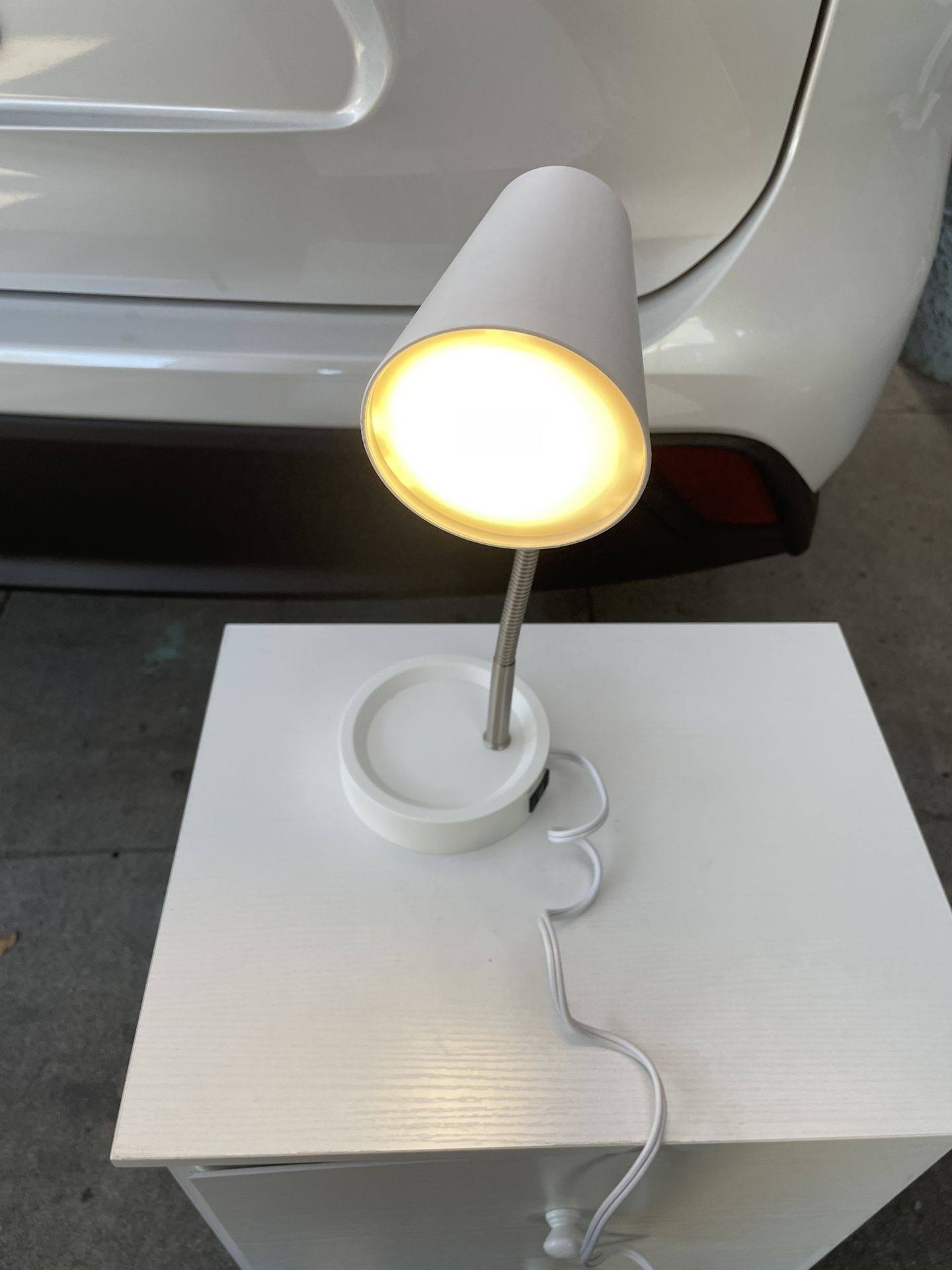 White Lamp / Lamparita Blanca