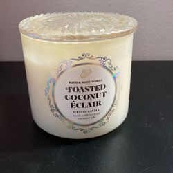 Toasted White Eclair 