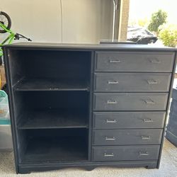 Dresser With Shelves 