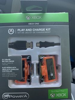 New Xbox play and charge. New in box ( box is damaged)
