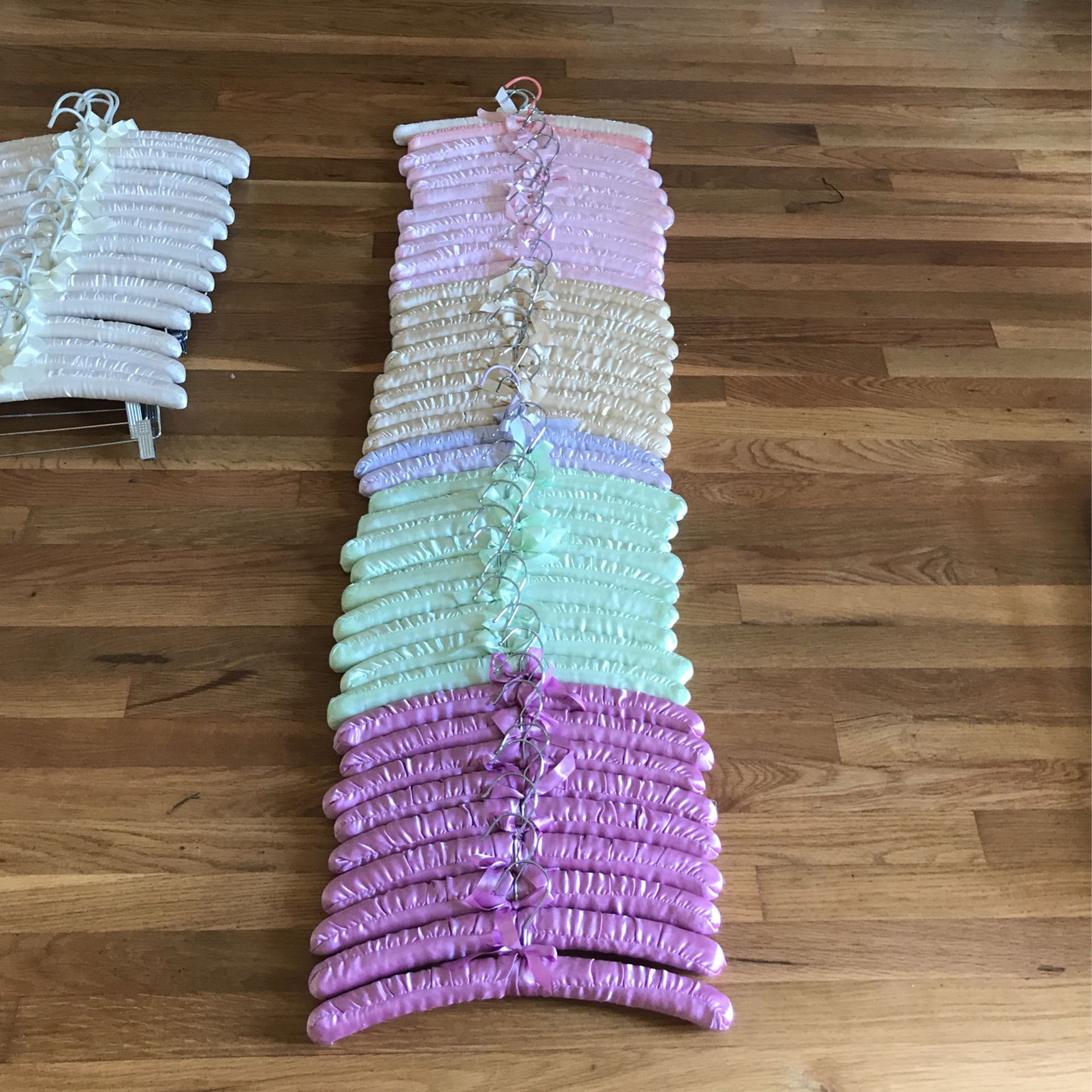 39 Padded Hangers