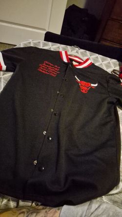 Chicago bulls jersey size small