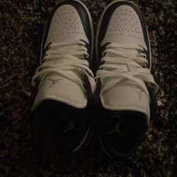 Jordan 1 Lows blue Navy,grey,white Size 9