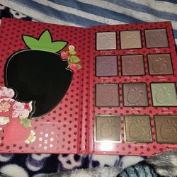 strawberry shortcake Eyeshadow Pallete
