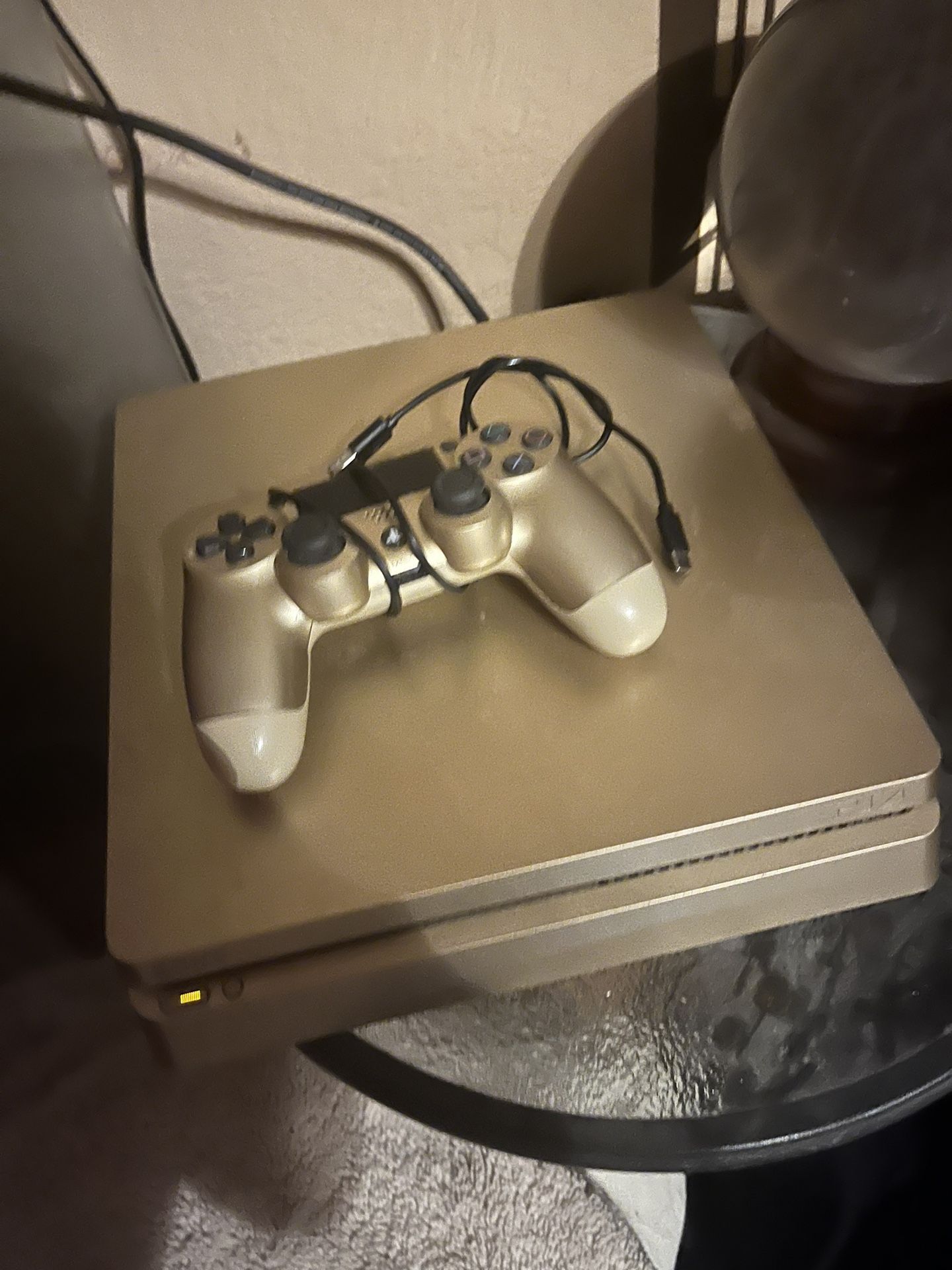 Limited Edition GOLD PS4