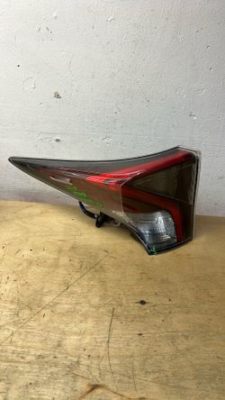 2016 2017 2018 Toyota Prius driver side taillight