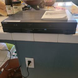 Sony DVD/VHS Recorder Combo – HDMI Output – w/ Remote, Cables & Manual
