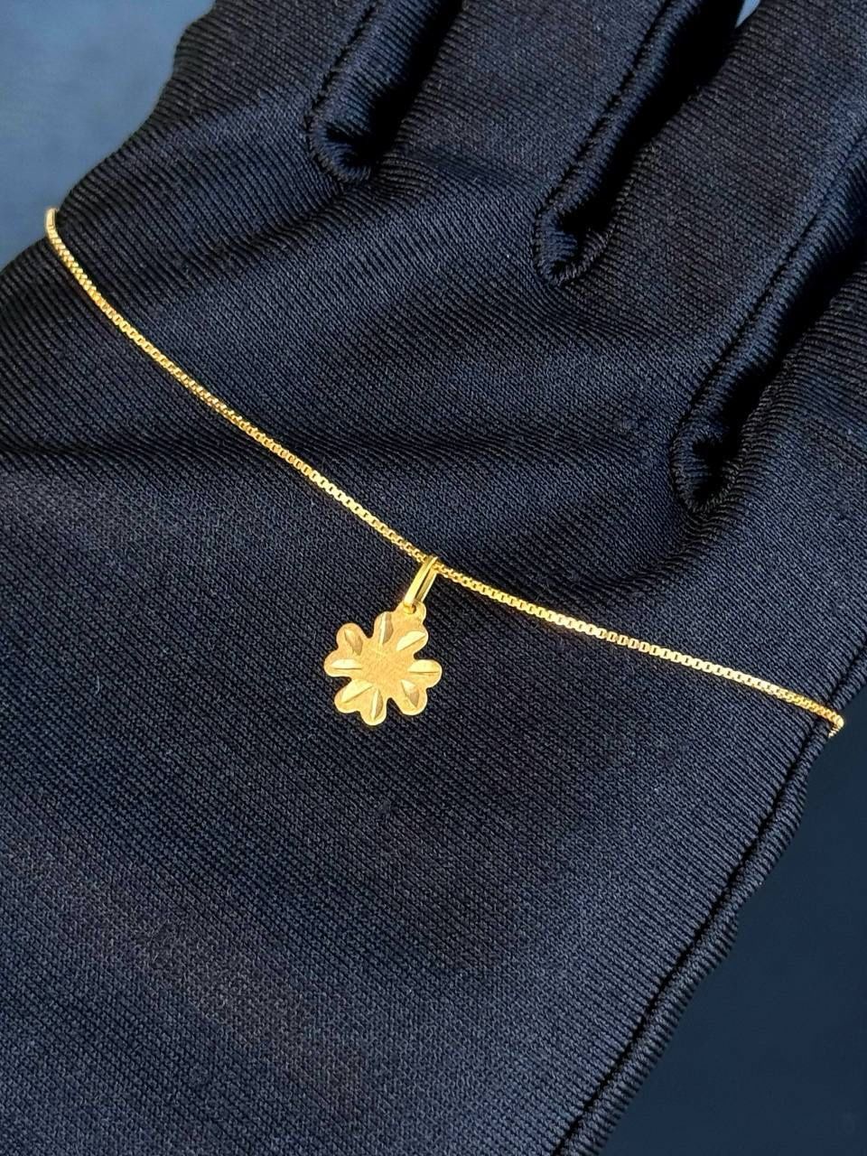 18k solid yellow gold Lucky charm clover leaf 7.5 inches bracelet