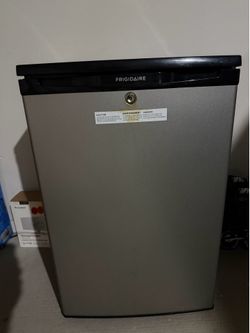 Mini fridge Frigidaire