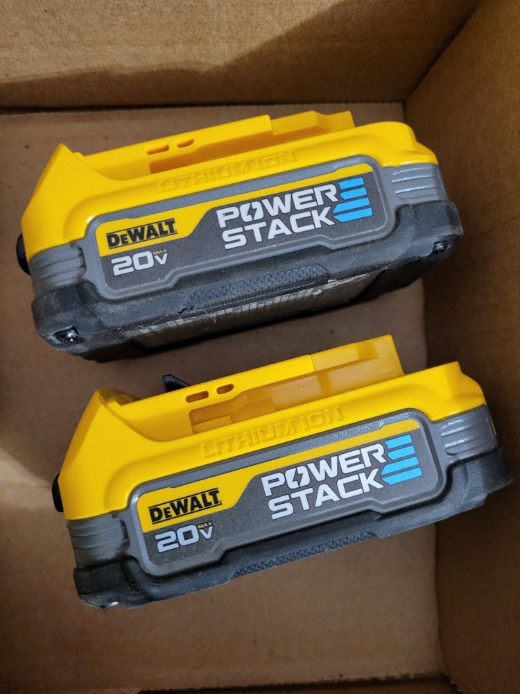 Dewalt DEWALT  V20 20-Volt 2-Pack 1.7 Amp-Hour; 1.7 Amp-Hour Lithium-ion Power Tool Battery power stack.